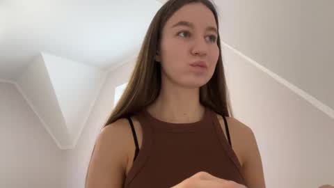 Snapshot of emberfamn chatting on 11/05/25, 11:10 Alina online show from 11/05/25, 11:10