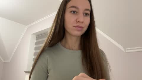 Snapshot of emberfamn chatting on 11/08/25, 03:12 Alina online show from 11/08/25, 03:12