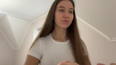 Snapshot of emberfamn chatting on 11/11/25, 11:54 Alina online show from 11/11/25, 11:54