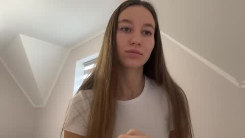 Snapshot of emberfamn chatting on 11/12/25, 12:05 Alina online show from 11/12/25, 12:05