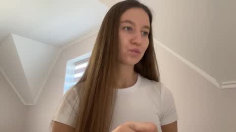 Snapshot of emberfamn chatting on 11/13/25, 01:21 Alina online show from 11/13/25, 01:21