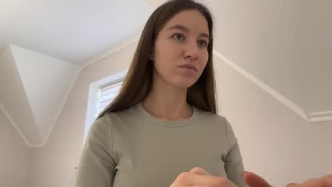 Snapshot of emberfamn chatting on 11/19/25, 10:37 Alina online show from 11/19/25, 10:37