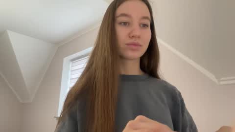 Snapshot of emberfamn chatting on 11/22/25, 10:58 Alina online show from 11/22/25, 10:58