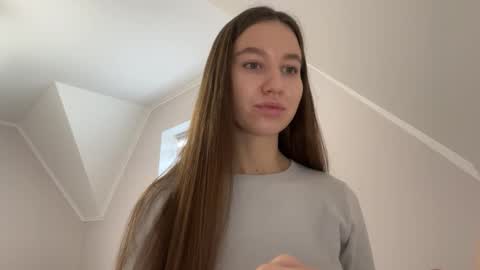 Snapshot of emberfamn chatting on 11/26/25, 11:44 Alina online show from 11/26/25, 11:44