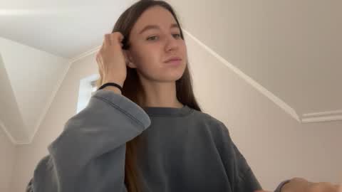 Snapshot of emberfamn chatting on 11/27/25, 11:45 Alina online show from 11/27/25, 11:45