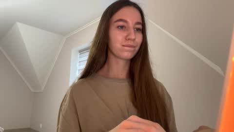 Snapshot of emberfamn chatting on 12/05/25, 12:03 Alina online show from 12/05/25, 12:03