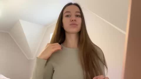 Snapshot of emberfamn chatting on 12/16/25, 11:26 Alina online show from 12/16/25, 11:26