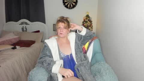 Ember Pheonixxx online show from 12/23/24, 06:44