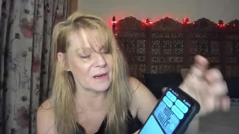 Ember Pheonixxx online show from 10/23/25, 09:13