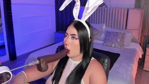 Ember Velvet online show from 04/05/26, 04:31