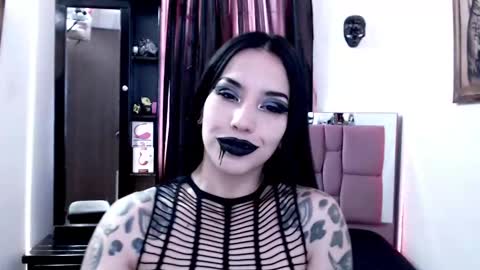 Snapshot of emearld_black chatting on 12/19/24, 11:18 Emerald Black online show from 12/19/24, 11:18