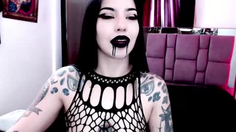 Snapshot of emearld_black chatting on 01/20/25, 12:07 Emerald Black online show from 01/20/25, 12:07