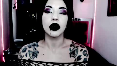 Emerald Black online show from 11/10/25, 05:17