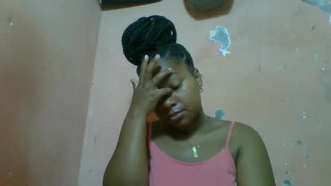 Snapshot of emeldah chatting on 01/19/26, 09:02 emelda online show from 01/19/26, 09:02