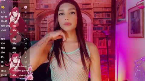 Snapshot of emeli_roushot chatting on 05/25/26, 11:49 Emeli online show from 05/25/26, 11:49