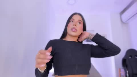 emelie_89 online show from 09/25/25, 11:47