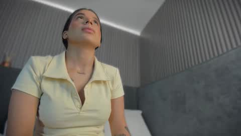 emelie_89 online show from 03/18/26, 11:24