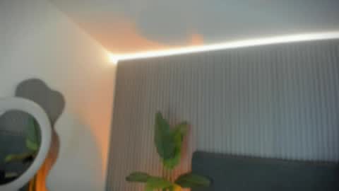 emelie_89 online show from 04/22/26, 11:56