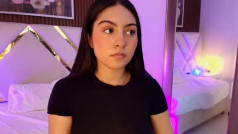 Snapshot of emelie_ch_ chatting on 05/07/26, 08:20 Emily online show from 05/07/26, 08:20