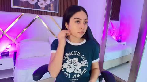 Snapshot of emelie_ch_ chatting on 05/31/26, 06:53 Emily online show from 05/31/26, 06:53