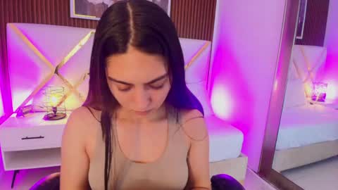 Snapshot of emelie_ch_ chatting on 06/04/26, 03:01 Emily online show from 06/04/26, 03:01
