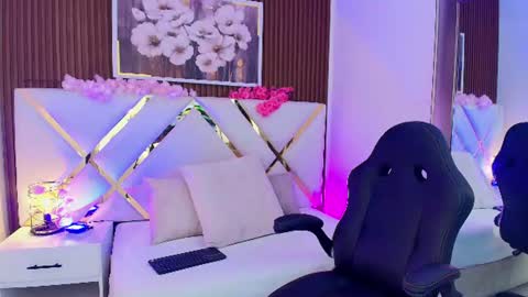 Snapshot of emelie_ch_ chatting on 07/11/26, 07:55 Emily online show from 07/11/26, 07:55