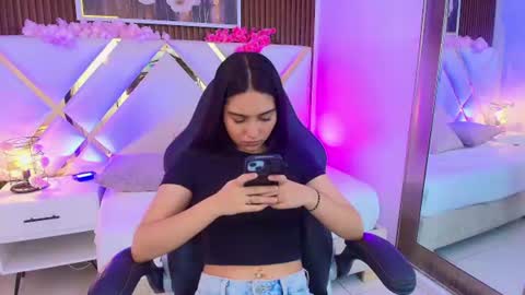 Snapshot of emelie_ch_ chatting on 07/16/26, 05:02 Emily online show from 07/16/26, 05:02
