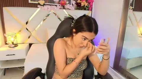 Snapshot of emelie_ch_ chatting on 07/29/26, 07:06 Emily online show from 07/29/26, 07:06