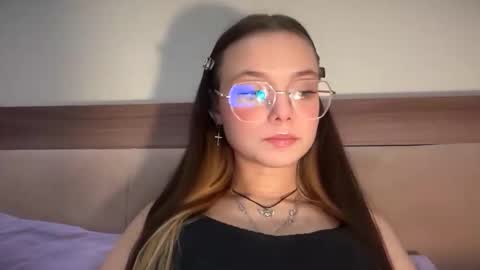 Emelly online show from 11/19/25, 04:23