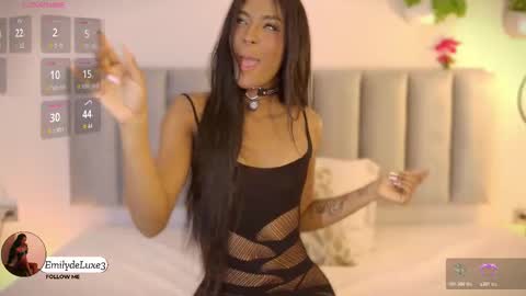 Snapshot of emely_deluxe chatting on 02/08/26, 11:35 Emely online show from 02/08/26, 11:35