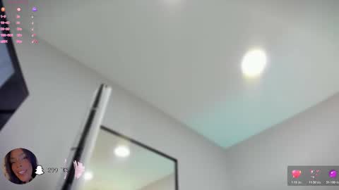 Snapshot of emely_deluxe chatting on 02/13/26, 11:28 Emely online show from 02/13/26, 11:28