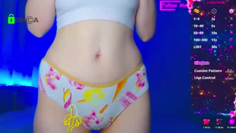 Snapshot of emelycrystal chatting on 11/11/25, 12:54 Emely online show from 11/11/25, 12:54