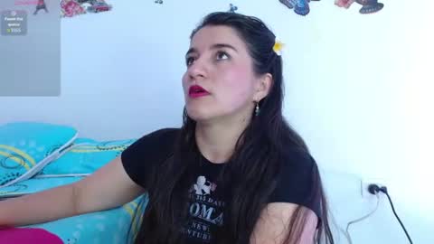 Snapshot of emelyross_ chatting on 06/17/26, 01:01 emely ross online show from 06/17/26, 01:01