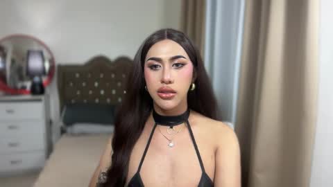 Snapshot of emelywest chatting on 02/22/26, 07:51 EMELY online show from 02/22/26, 07:51