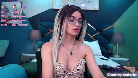 Danna online show from 03/10/25, 02:50