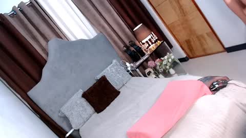 Snapshot of emerald_samara chatting on 01/16/25, 05:12 Samara online show from 01/16/25, 05:12