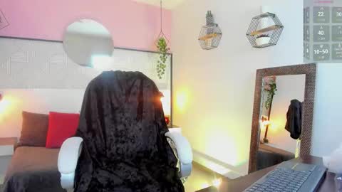 Esmeralda online show from 10/23/25, 01:10