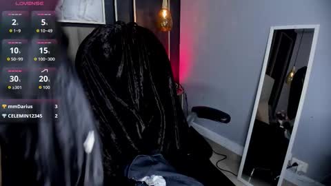 Esmeralda online show from 10/25/25, 01:13