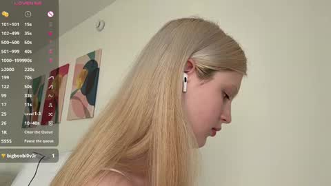 Snapshot of emeraldcotton chatting on 06/17/26, 01:34 Gily online show from 06/17/26, 01:34