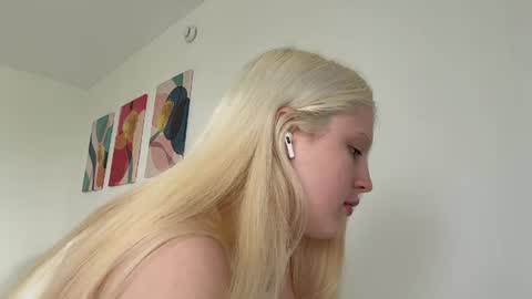Snapshot of emeraldcotton chatting on 06/29/26, 12:16 Gily online show from 06/29/26, 12:16