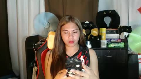 Snapshot of emere_kai_24xxx chatting on 11/23/25, 02:50 Chelle dont forget to folloe me and thumps up online show from 11/23/25, 02:50