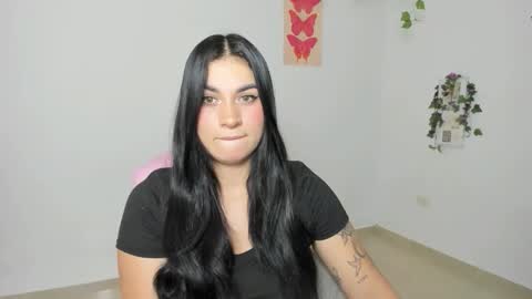 Snapshot of emi_blossom_ chatting on 03/20/26, 03:39 Emily online show from 03/20/26, 03:39