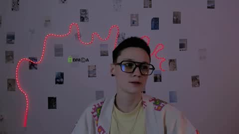 Snapshot of emi_fade chatting on 02/05/26, 01:38 emi_fade online show from 02/05/26, 01:38