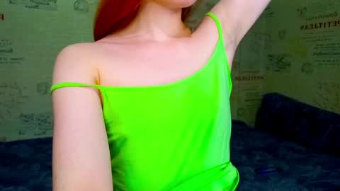 Snapshot of emi_less chatting on 05/08/26, 12:38 Emi online show from 05/08/26, 12:38