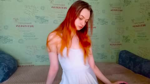Snapshot of emi_less chatting on 05/20/26, 03:02 Emi online show from 05/20/26, 03:02