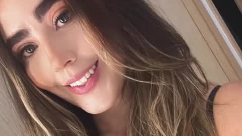 Snapshot of emi_royse chatting on 03/05/25, 02:36 emi_royse online show from 03/05/25, 02:36