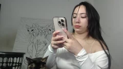 Snapshot of emiantonella_ chatting on 06/21/26, 12:02 Antonella online show from 06/21/26, 12:02