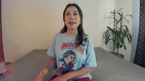 Snapshot of emigomez_ chatting on 03/07/25, 08:00 Emilia Gomez online show from 03/07/25, 08:00