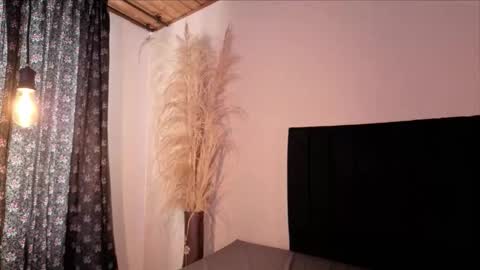 Snapshot of emigomez_ chatting on 09/28/25, 01:27 Emilia Gomez online show from 09/28/25, 01:27