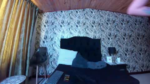 Snapshot of emigomez_ chatting on 10/21/25, 01:45 Emilia Gomez online show from 10/21/25, 01:45